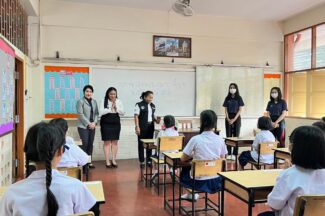 Thumbnail for the post titled: นางสาวสุขวิชญาณ์ นสมทรง ผู้อำนวยการเขตปทุมวัน และ นางสาวสกุนตลา สงวนงาม หัวหน้าฝ่ายการศึกษา ได้มาพบปะและให้กำลังใจแก่นักเรียนชั้นประถมศึกษาปีที่ 3